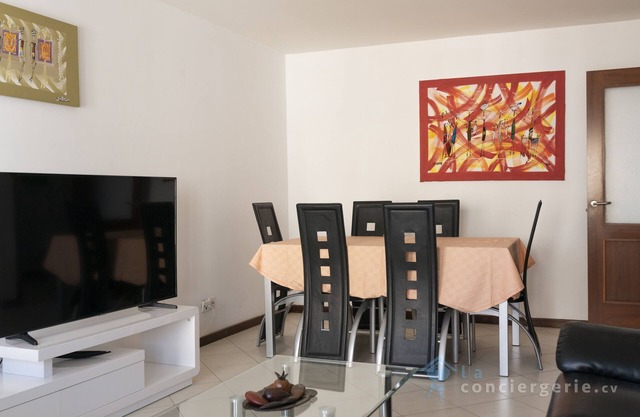 2 bdr cozy beachside apartment, Copacabana - LCGR