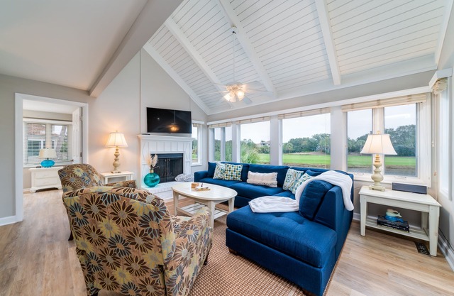 2 BDR + Loft Cottage w/Golf Views! Close to Beach, Neighborhood Pool! Amenity Cards!