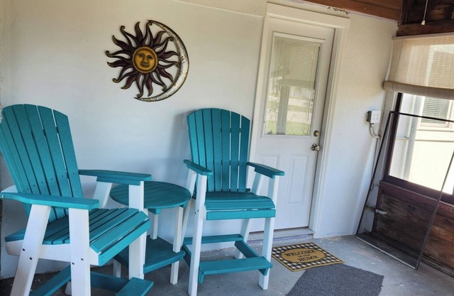 2-bdrm home 2.8 miles to beach and 9 miles to speedway-Trailer parking available