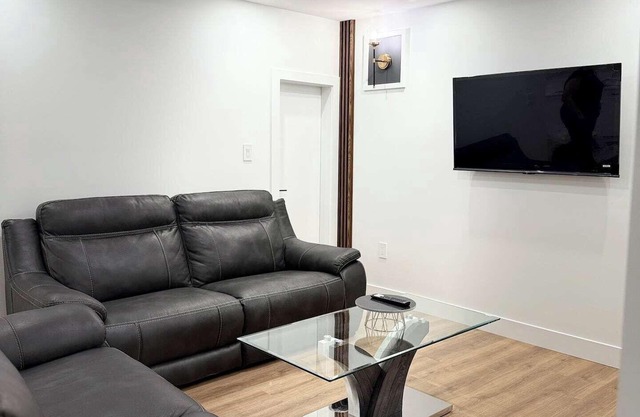 2 Bdrm Legal Suite| Newly Built| 20 mins Airport
