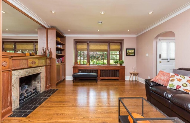 2-BDRM Lovely Home - Sunnylea Prime -The Kingsway