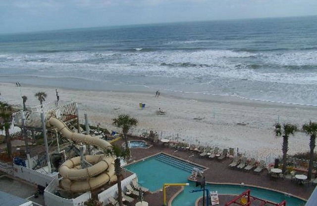 2 BDRM~ WATERFRONT RESORT, SANDY BEACH, INDOOR POOL, BEACH FRONT HOT TUBS & MORE