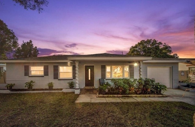 2 bed 1 bath full kitchen and living room retreat