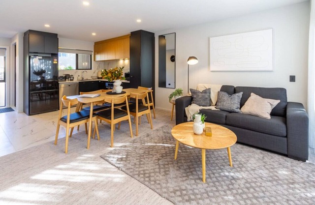 2 bed 2 bath with Carpark near Canterbury University
