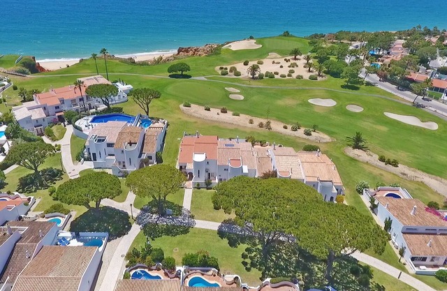 2 bed-, 2 bathroom, A/C + WIFI´ed private pool villa, Vale do Lobo, 150m to sea!