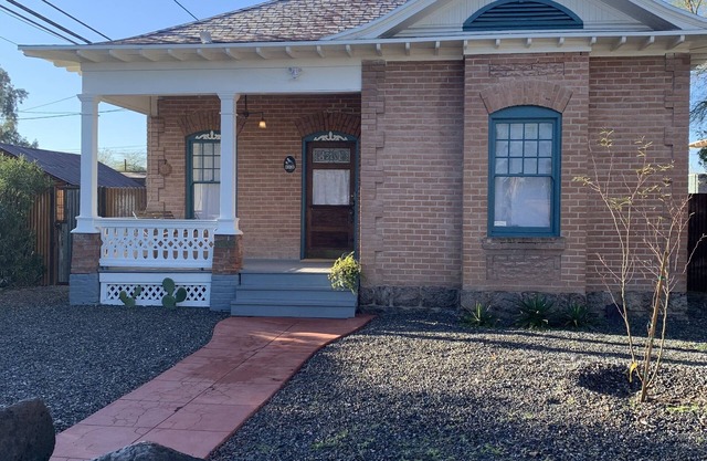 2 bed/2bath Desert Victorian house, downtown