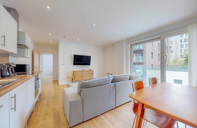 2 Bed By River Thames & 11 Min to Greenwich Station