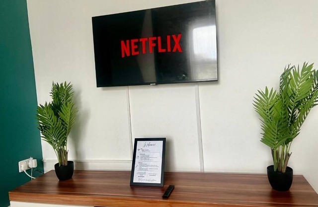 2 Bed Flat - Sleeps 5 - Pets - Parking - Wifi