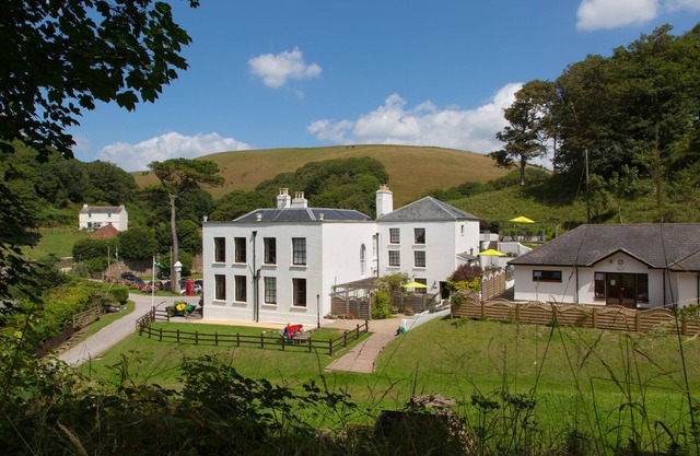 2 Bed Heritage Apartment Within Grade 2 Listed Country House, 200m to beach