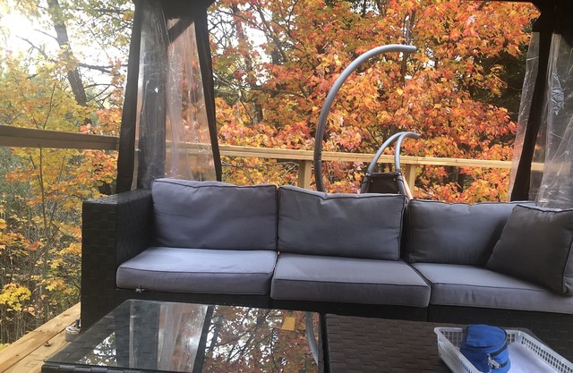 2-BEDROOM-WARM JACUZZI & COZY CHALET