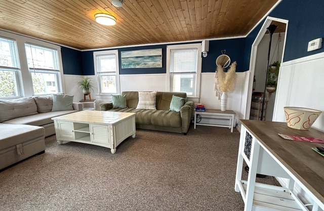 2-Bedrm Great Winter Rental pricing King bed