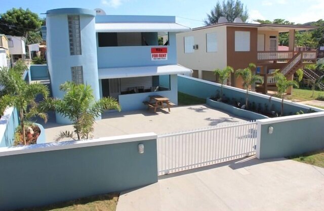 2-Bedroom, 1-Bathroom Apartment at Shacks Beach. Beach access footsteps away.