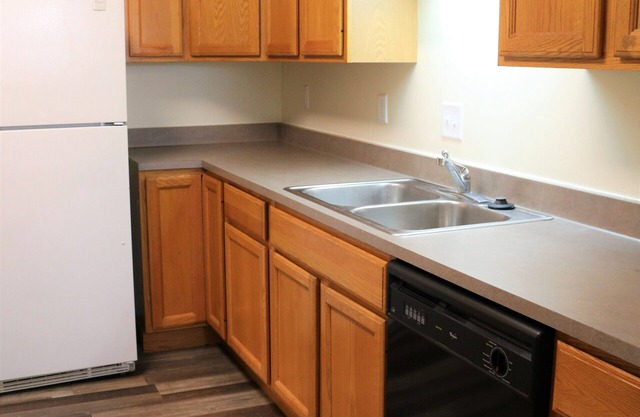 2 bedroom 1 bathroom Second Floor Apartment