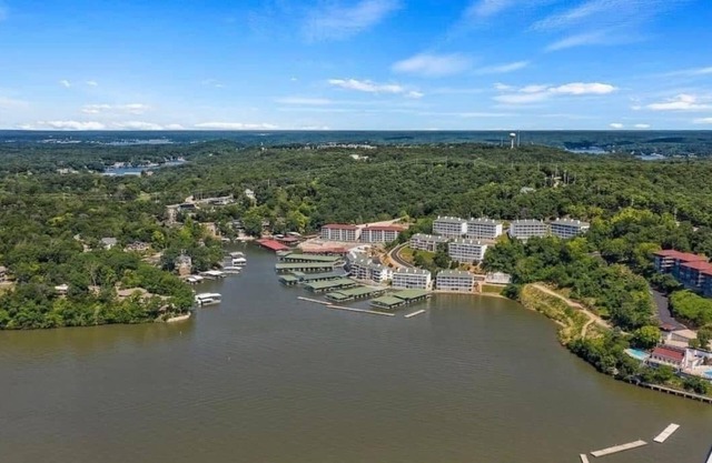 2 Bedroom, 2 Bath Lakefront Condo!