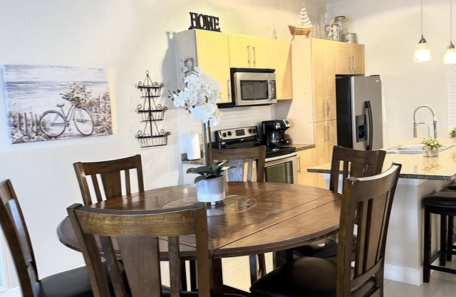 2 bedroom 2 bathroom Condo Next to the Beach water park. Limt 6 people