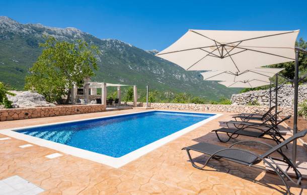 2 bedroom accommodation in Zagvozd