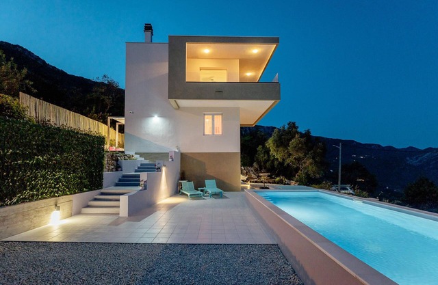2 bedroom accommodation in Herceg Novi