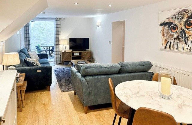 2 bedroom accommodation in Dartmouth