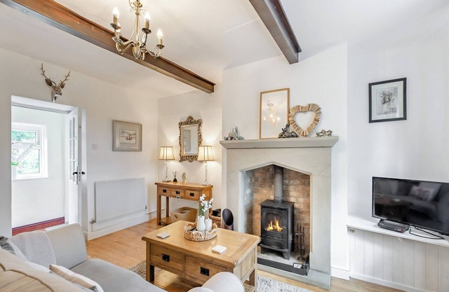 2 bedroom accommodation in Oakworth