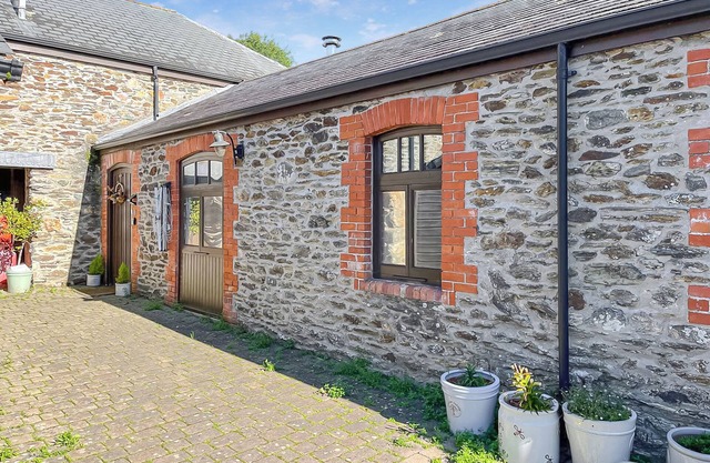 2 bedroom accommodation in Plympton