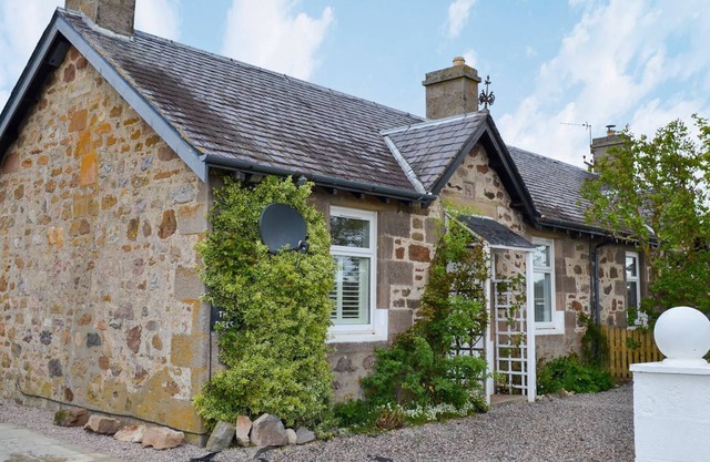 2 bedroom accommodation in Forres