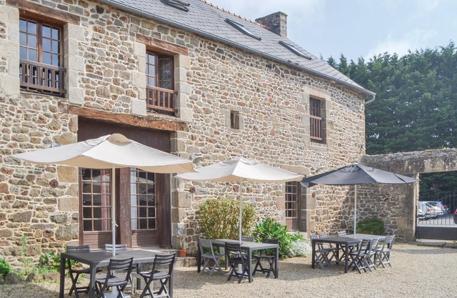 2 bedroom accommodation in Taden