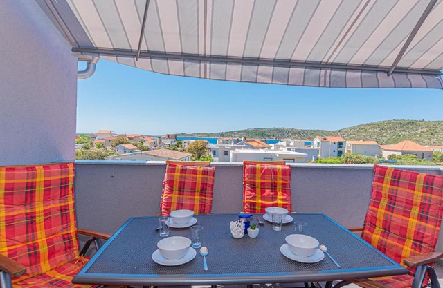 2 Bedroom Amazing Apartment In Kanica