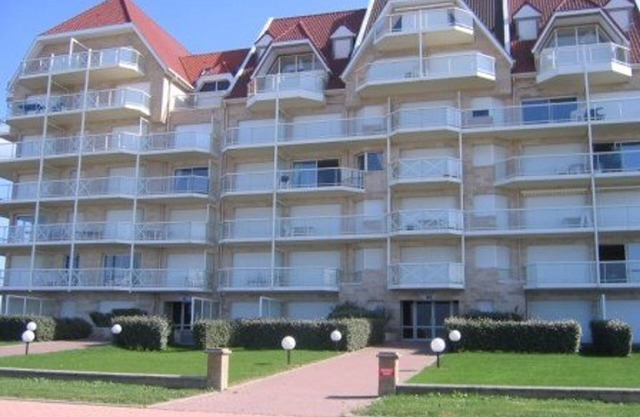 2-bedroom apartment with balcony and equipped kitchen