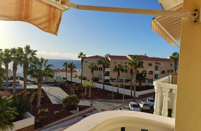 2 bedroom apartment, ocean view & parking
