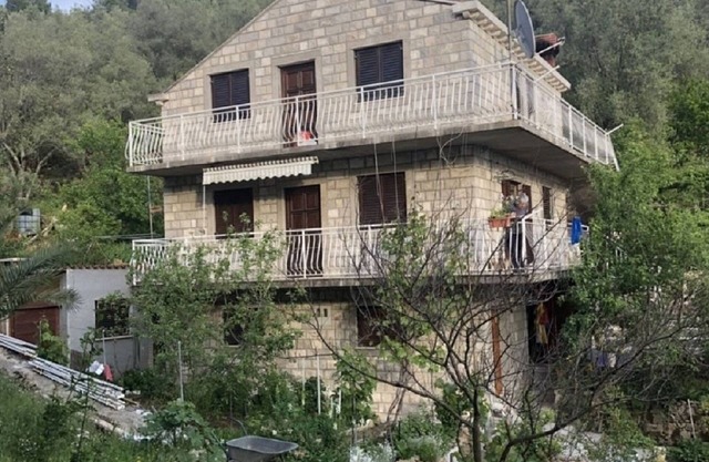 2 bedroom apartment with balcony