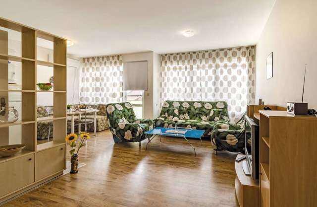 2-bedroom apartment, close to the beach and the sea in cool Varna with WiFi.