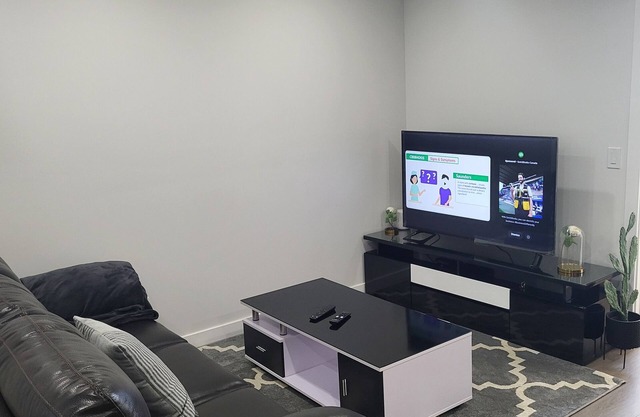 2-bedroom apartment in cool Calgary with WiFi