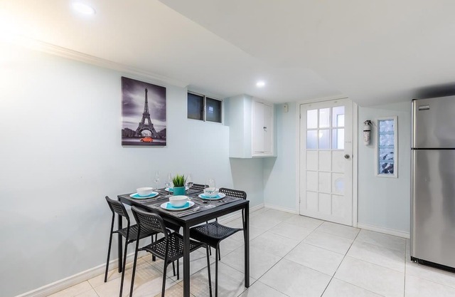 2 Bedroom Apartment in the Heart of Trinity Bellwoods