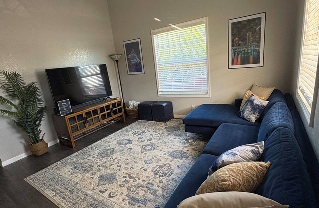 2-bedroom apartment just 4 minutes drive to Port of Tampa