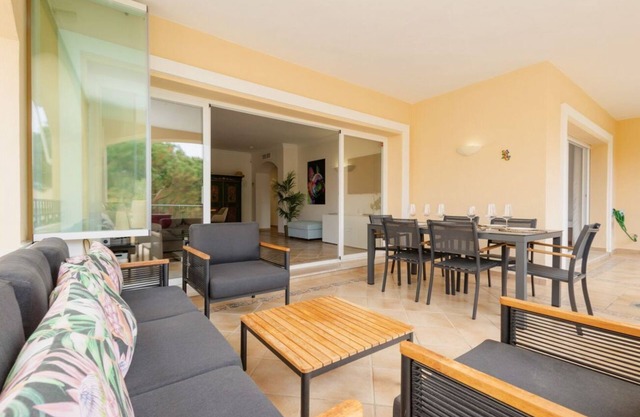 2 bedroom apartment next to the beach in Elviria, Marbella