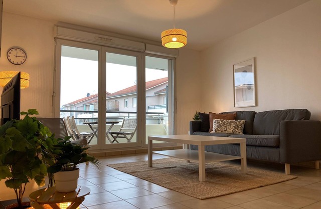 2-bedroom apartment, near train station.