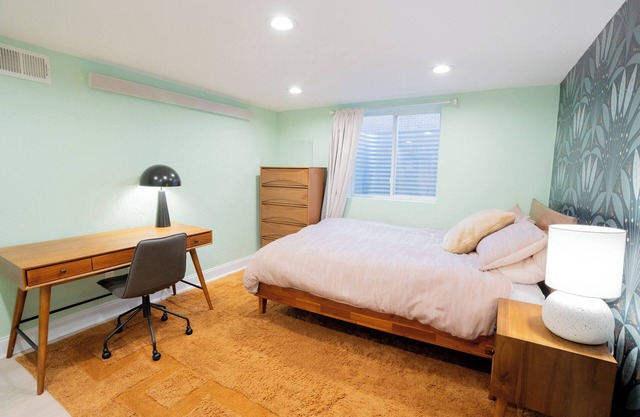 2-Bedroom Apartment with Backyard in Lander