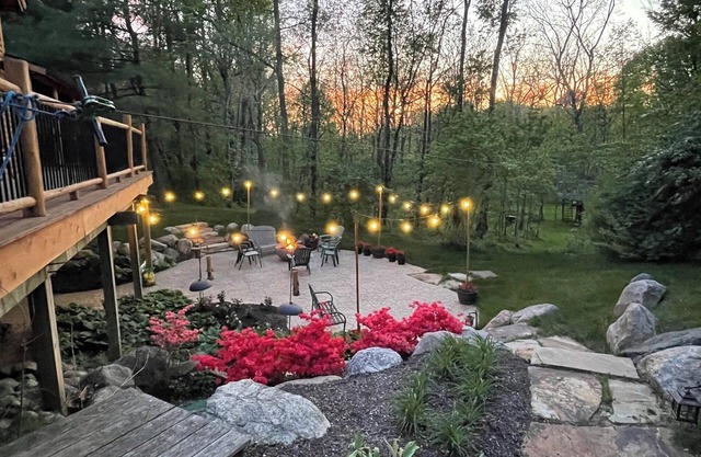 2-bedroom apt in log home, minutes from Grand Park