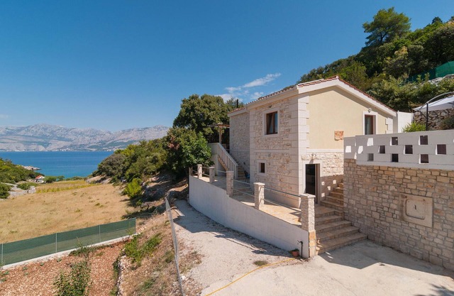 2 bedroom awesome home in Praznica