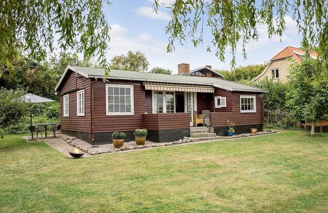 2 bedroom beach front home in Rude