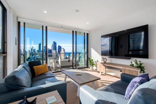 2 Bedroom Broadbeach Stay Walk to Beach