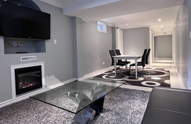 2 Bedroom Bs/Apartment, in Mississauga