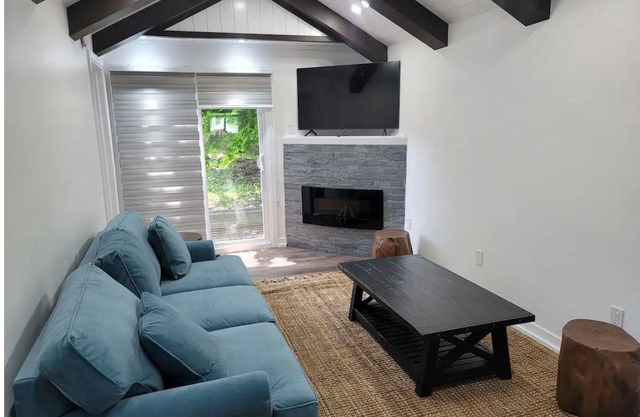 2 Bedroom Cabin Across Lake Simcoe