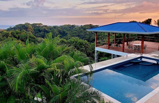 2 bedroom Casita w/Ocean and Jungle Views and Swimming Pool.