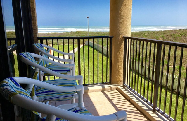 2 Bedroom Condo Overlooking the Gulf of Mexico & the Beach Park/Schlitterbahn