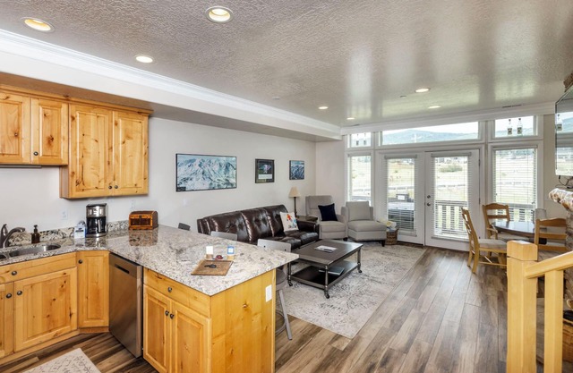 2 Bedroom Condo Vacation Rental in Huntsville, Utah LS18