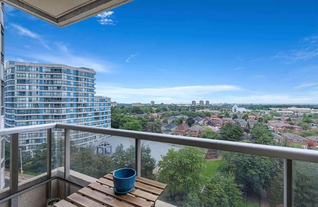 2 Bedroom Condo w/Workspace+Free Parking (SQ1)