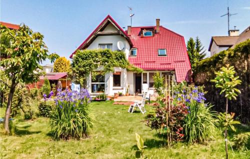 2 Bedroom Cozy Apartment In Kolobrzeg