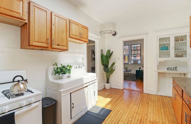 2-Bedroom Cozy Apt in Prime Location