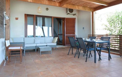 2 Bedroom Cozy Home In Is Molas